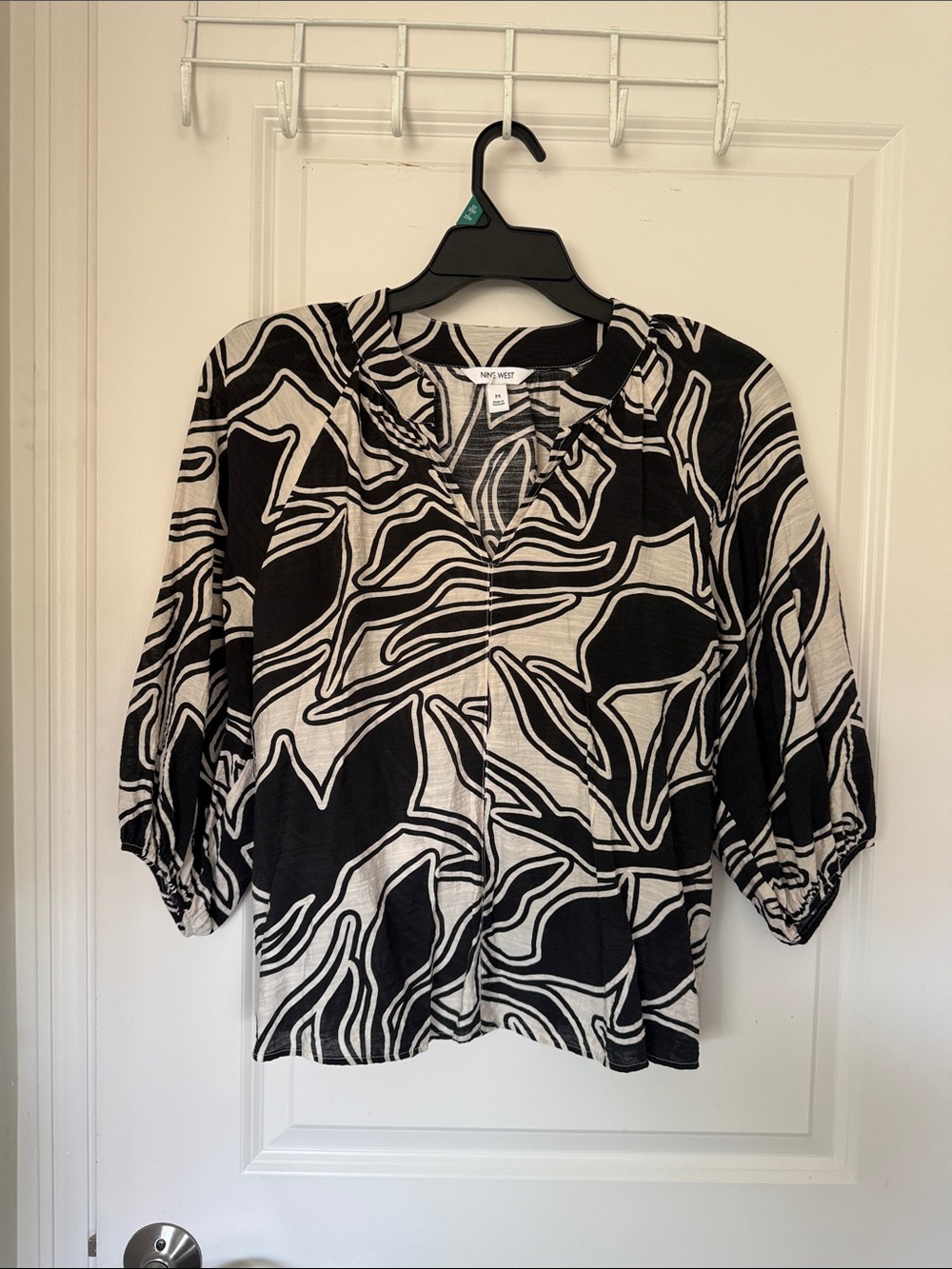 Nine West Black and White Abstract V-Neck Blouse